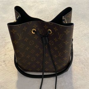 Louis Vuitton monogram Neonoe mm black model M44022